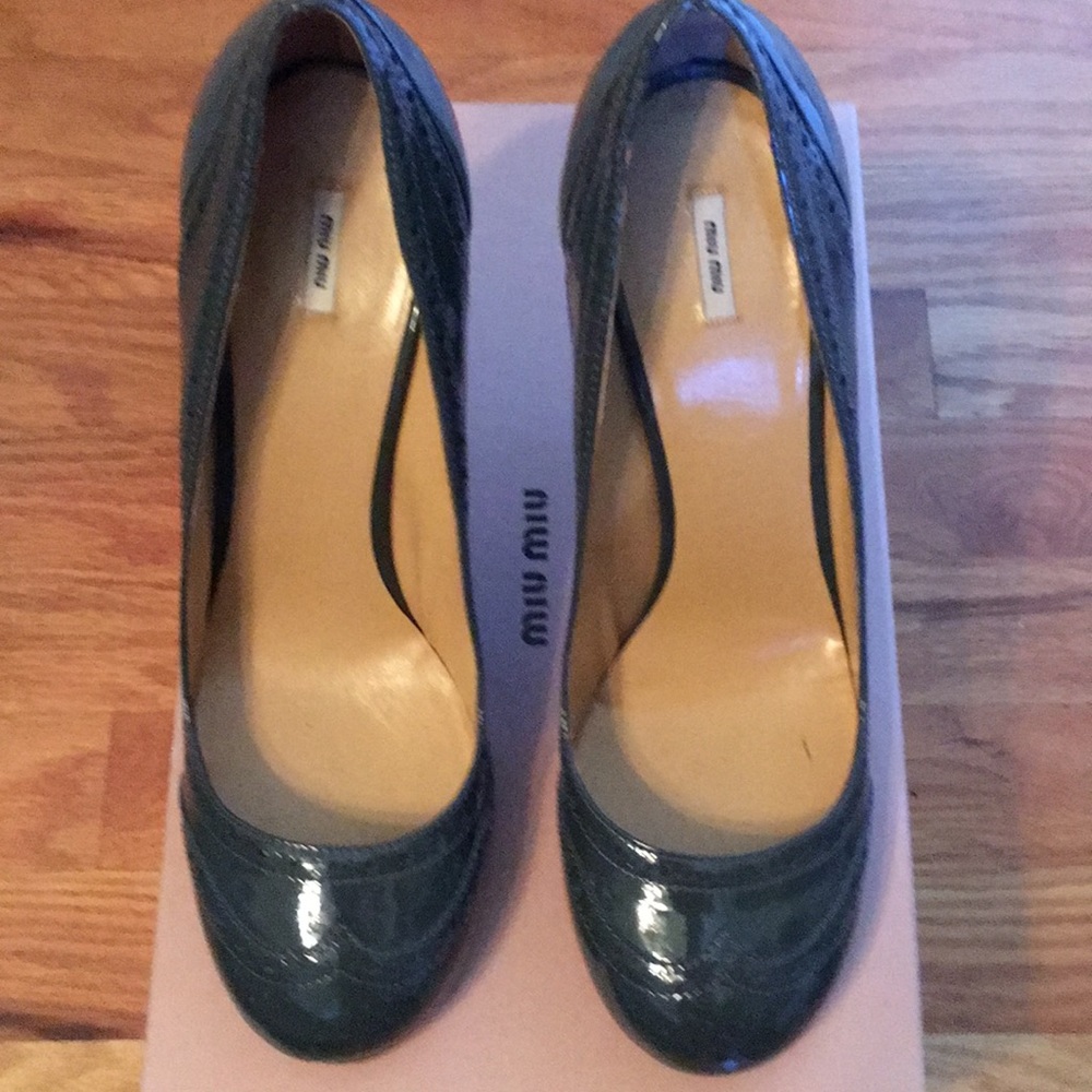 Miu Miu Vernice Patent Leather Pumps – EU 41, Grey, With Box + Dust Bags